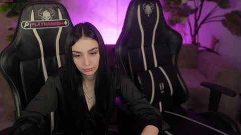 Snapshot of juicy_secrets_054 chatting on 05/06/26, 10:42 Elza online show from 05/06/26, 10:42