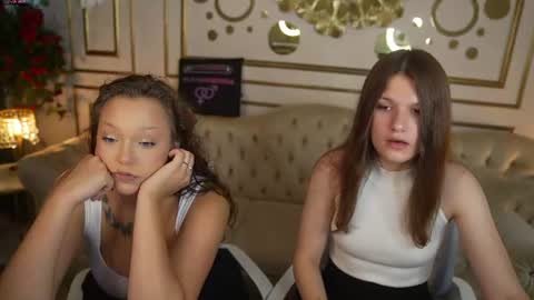 Snapshot of juicy_secrets_054 chatting on 06/23/26, 10:35 Elza online show from 06/23/26, 10:35