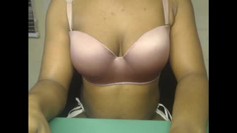 Snapshot of juicycuntx chatting on 10/03/25, 05:15 juicycuntx online show from 10/03/25, 05:15