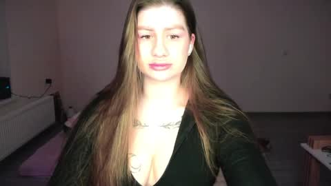 Snapshot of juicyhelenx chatting on 04/18/26, 06:45 Elena online show from 04/18/26, 06:45