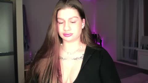 Snapshot of juicyhelenx chatting on 04/22/26, 08:10 Elena online show from 04/22/26, 08:10