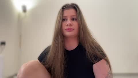 Snapshot of juicyhelenx chatting on 07/11/26, 01:36 Elena online show from 07/11/26, 01:36
