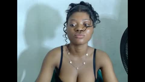 Snapshot of juicynpinkx chatting on 04/17/26, 03:48 juicynpinkx online show from 04/17/26, 03:48