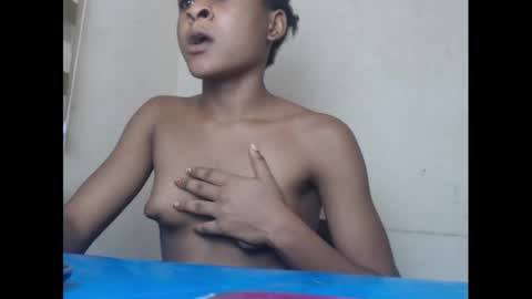 Snapshot of juicynwetx chatting on 03/10/25, 04:17 juicynwetx online show from 03/10/25, 04:17