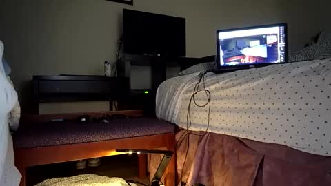 Snapshot of juicystraw chatting on 10/15/25, 04:01 juicystraw online show from 10/15/25, 04:01