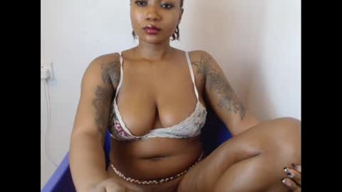 Snapshot of juicyxpink chatting on 03/12/25, 07:13 juicyxpink online show from 03/12/25, 07:13