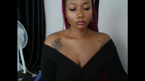 Snapshot of juicyxpink chatting on 11/03/25, 11:48 juicyxpink online show from 11/03/25, 11:48