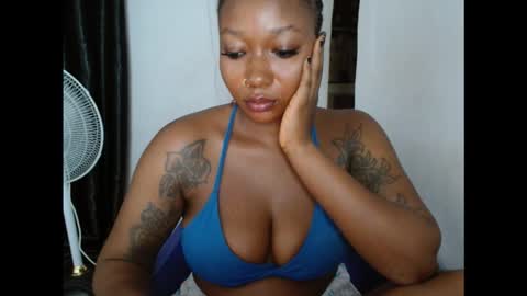 Snapshot of juicyxpink chatting on 11/10/25, 11:48 juicyxpink online show from 11/10/25, 11:48