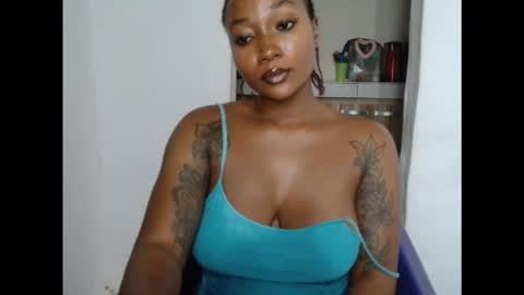 Snapshot of juicyxpink chatting on 11/20/25, 11:48 juicyxpink online show from 11/20/25, 11:48