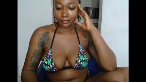 Snapshot of juicyxpink chatting on 11/23/25, 11:37 juicyxpink online show from 11/23/25, 11:37