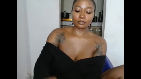 Snapshot of juicyxpink chatting on 11/28/25, 12:57 juicyxpink online show from 11/28/25, 12:57