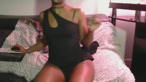 Snapshot of juiicybee chatting on 02/03/25, 02:03 Juiicy Bunns online show from 02/03/25, 02:03