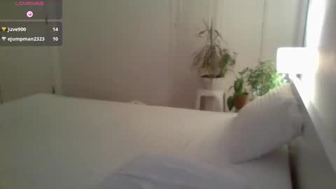 Snapshot of jujubaeu chatting on 02/27/25, 10:42 Juju online show from 02/27/25, 10:42