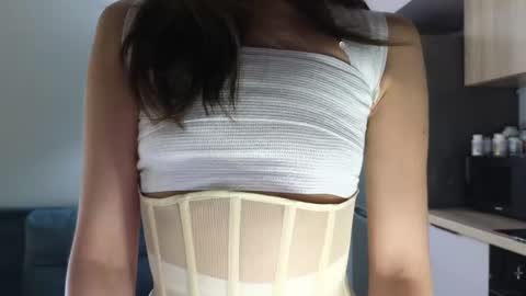 Snapshot of jujuyang chatting on 03/08/25, 06:37 Julia online show from 03/08/25, 06:37