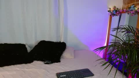 Jules and Gia online show from 01/05/25, 11:01