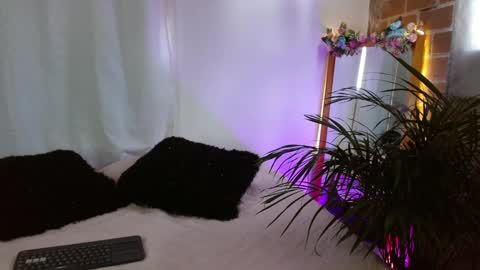 Jules and Gia online show from 01/06/25, 04:44