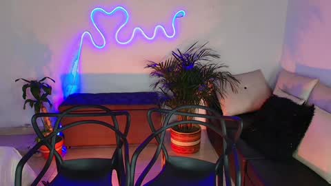 Jules and Gia online show from 02/02/25, 04:43