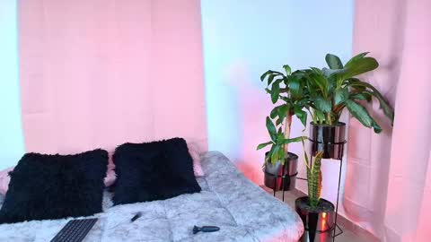 Jules and Gia online show from 09/29/25, 10:09