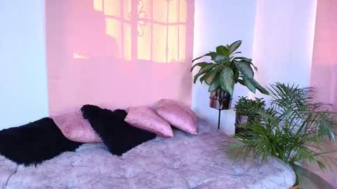 Jules and Gia online show from 11/17/25, 08:14