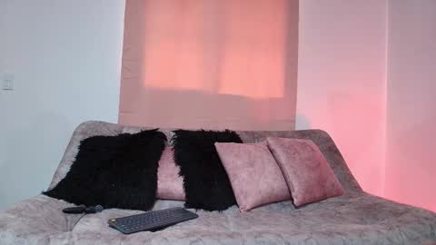 Jules and Gia online show from 11/20/25, 05:34