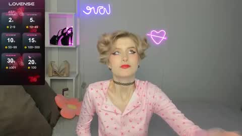 Snapshot of julescrown chatting on 10/10/25, 12:42 Jules online show from 10/10/25, 12:42