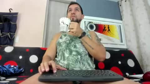 Snapshot of juleslatin122 chatting on 06/25/26, 11:37 Jules online show from 06/25/26, 11:37