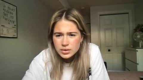 Snapshot of julessummers chatting on 12/16/25, 07:41 julessummers online show from 12/16/25, 07:41