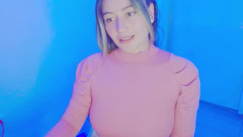  Juliana Torres  online show from 12/01/25, 06:18