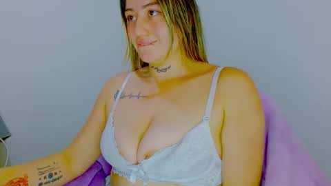  Juliana Torres  online show from 12/16/25, 09:31