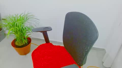  Juliana Torres  online show from 12/17/25, 09:37