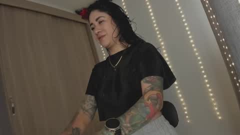 Snapshot of juli_hairy chatting on 03/27/26, 03:12 Juli Modelo Independiente online show from 03/27/26, 03:12