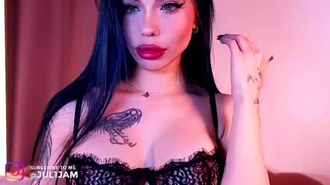 Snapshot of juli_jam chatting on 04/23/26, 09:39 Hi call me July My fav speed 111222333666 PVT open online show from 04/23/26, 09:39