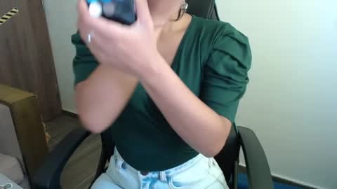 Snapshot of juli_love11 chatting on 12/31/24, 05:40 JULIETA online show from 12/31/24, 05:40