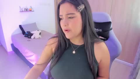 juli_santos_22 online show from 12/28/24, 12:45