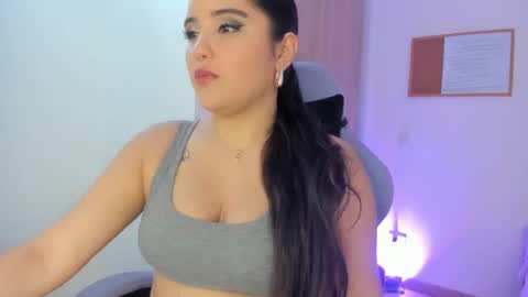 juli_santos_22 online show from 01/28/25, 12:43