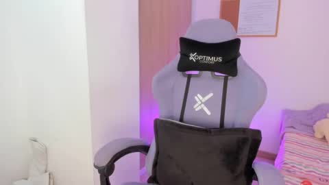 juli_santos_22 online show from 02/04/25, 06:27