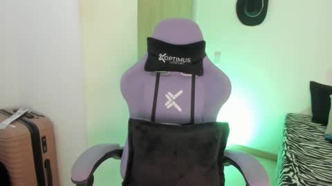 juli_santos_22 online show from 02/22/25, 01:13