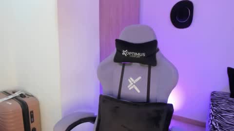 juli_santos_22 online show from 02/23/25, 08:44