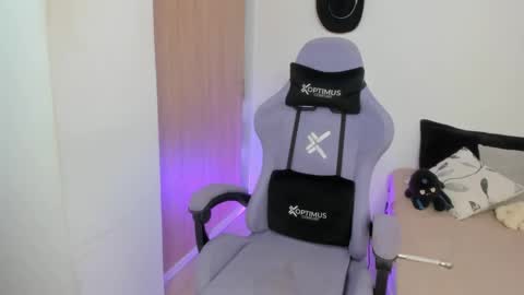 juli_santos_22 online show from 03/08/25, 06:47