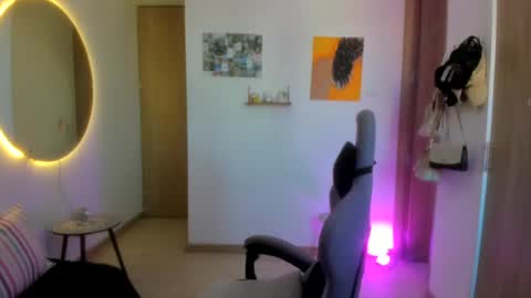 Snapshot of juli_santos_22 chatting on 07/06/26, 12:57 juli_santos_22 online show from 07/06/26, 12:57