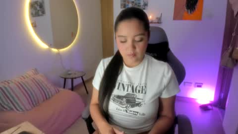 Snapshot of juli_santos_22 chatting on 07/19/26, 04:11 juli_santos_22 online show from 07/19/26, 04:11