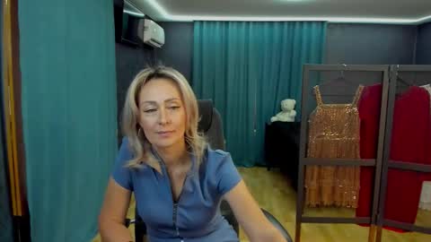 julia__cherry_ online show from 10/12/25, 12:26
