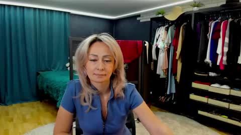 Snapshot of julia__cherry_ chatting on 04/22/26, 03:13 julia__cherry_ online show from 04/22/26, 03:13