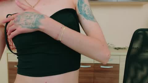 JuliaJae online show from 05/21/26, 07:15