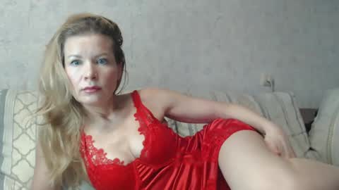 julia_giulia online show from 02/15/25, 01:31