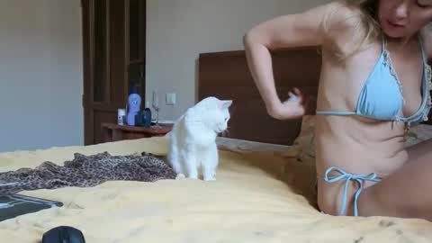 julia_giulia online show from 10/09/25, 08:45