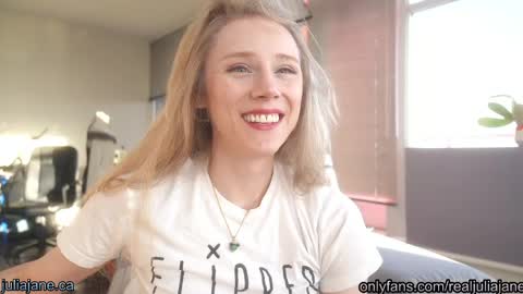 Snapshot of julia_jane chatting on 04/07/26, 01:06 Julia Jane online show from 04/07/26, 01:06