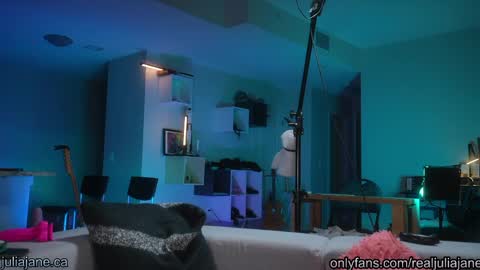 Snapshot of julia_jane chatting on 04/16/26, 02:56 Julia Jane online show from 04/16/26, 02:56