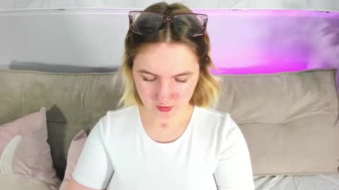 Julia Jips online show from 09/18/25, 08:05