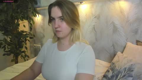 Julia Jips online show from 09/25/25, 08:29